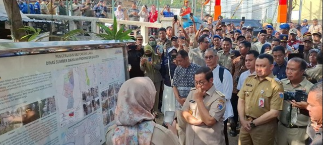 Pramono Cek Pengerukan Kali Cakung, Yakin Bisa Atasi Banjir Kelapa Gading